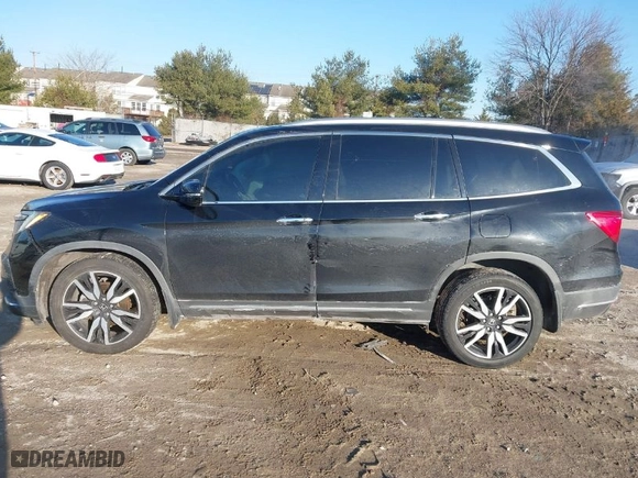 2019 Honda Pilot Touring 7-Passenger with VIN 5FNYF6H65KB061796, listed as a IAAI auction lot 41650857 with 122,417 mi miles. Bid and sale history available at carsss.com. Image 14.
