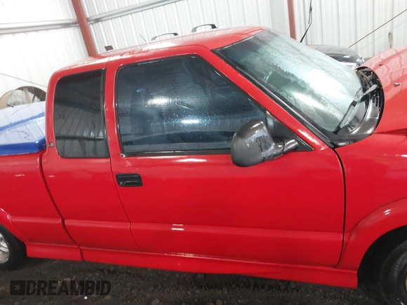 2000 Chevrolet S-10 LS with VIN 1GCCS19W2Y8203649, listed as a IAAI auction lot 41710234 with 153,616 mi miles. Bid and sale history available at carsss.com. Image 14.