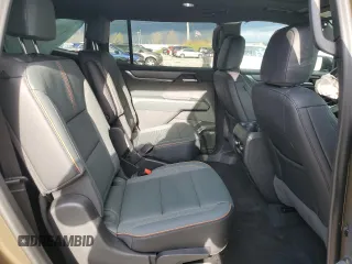 2024 GMC Acadia AWD AT4 z VIN 1GKENPKS1RJ200931, wystawiony jako Copart lot #53707665 z przebiegiem 5874 mil mil oraz Tytuł czysty. Historia ofert i sprzedaży dostępna na DreamBid. Obrazek 11.