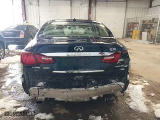 2016 Infiniti Q70 with VIN JN1BY1AR2GM270504, listed as a IAAI auction lot 41590402 with 68,462 mi miles. Bid and sale history available at carsss.com. Image 16.