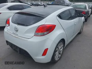 2013 Hyundai Veloster w/Black Int с VIN KMHTC6AD5DU166601, выставлен на аукционе IAAI как лот 42182995 с пробегом 143 106 миль миль и . История ставок и продаж доступна на DreamBid. Изображение 4.