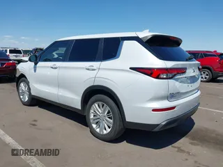 2023 Mitsubishi Outlander ES z VIN JA4J3TA89PZ021852, wystawiony jako IAAI lot #42216369 z przebiegiem 23 321 mil mil oraz . Historia ofert i sprzedaży dostępna na DreamBid. Obrazek 3.