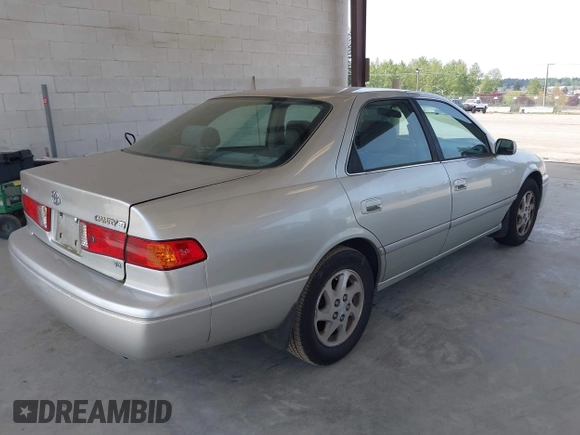 2000 Toyota Camry LE z VIN JT2BF22K2Y0239961, wystawiony jako IAAI lot #42128226 z przebiegiem 154 691 mil mil oraz . Historia ofert i sprzedaży dostępna na DreamBid. Obrazek 4.