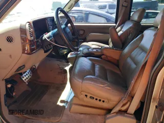 1999 GMC Suburban with VIN 3GKFK16R2XG530190, listed as a Copart auction lot 68385684 with 131,021 mi miles and Salvage Title. Bid and sale history available at carsss.com. Image 7.