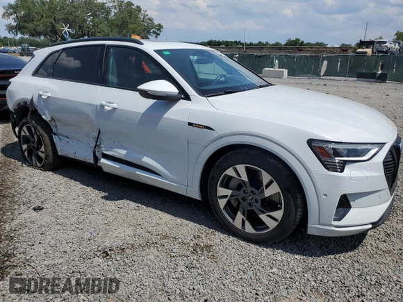 2021 Audi e-tron Premium z VIN WA1AAAGE5MB010441, wystawiony jako Copart lot #56303714 z przebiegiem 30 441 mil mil oraz . Historia ofert i sprzedaży dostępna na DreamBid. Obrazek 4.