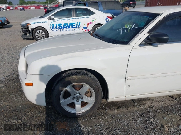 2006 Chrysler 300 z VIN 2C3KA43R26H297580, wystawiony jako IAAI lot #42230763 z przebiegiem 215 375 mil mil oraz . Historia ofert i sprzedaży dostępna na DreamBid. Obrazek 6.
