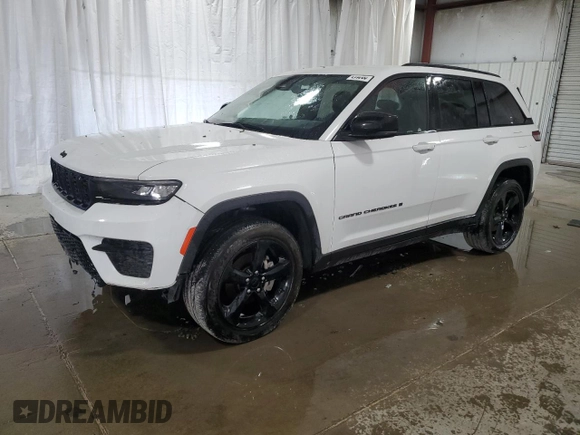 2023 Jeep Grand Cherokee Altitude z VIN 1C4RJHAGXPC640577, wystawiony jako Copart lot #56927745 z przebiegiem Nie podano mil oraz Czysty tytuł • Clean title. Historia ofert i sprzedaży dostępna na DreamBid. Obrazek 1.