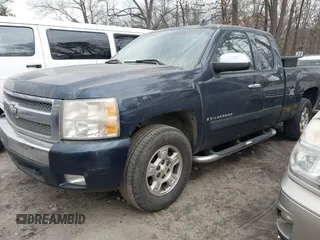2007 Chevrolet Silverado 1500 LT w/1LT with VIN 2GCEC19J471570418, listed as a IAAI auction lot 41511134 with 219,552 mi miles. Bid and sale history available at carsss.com. Image 17.