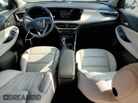 2024 Buick Encore GX Avenir с VIN KL4AMFSL6RB024768, выставлен на аукционе Copart как лот 61689245 с пробегом 5 198 миль миль и Списание • Salvage title. История ставок и продаж доступна на DreamBid. Изображение 8.