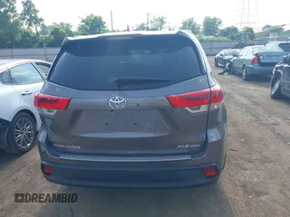 2019 Toyota Highlander SE z VIN 5TDJZRFHXKS586184, wystawiony jako IAAI lot #42414798 z przebiegiem 165 814 mil mil oraz . Historia ofert i sprzedaży dostępna na DreamBid. Obrazek 16.