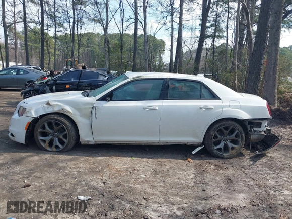 2021 Chrysler 300 with VIN 2C3CCABG1MH520380, listed as a IAAI auction lot 41639405 with 87,832 mi miles. Bid and sale history available at carsss.com. Image 15.