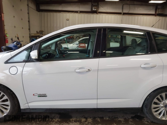 2017 Ford C-Max SE z VIN 1FADP5EU8HL107626, wystawiony jako IAAI lot #42279162 z przebiegiem 79 697 mil mil oraz . Historia ofert i sprzedaży dostępna na DreamBid. Obrazek 14.