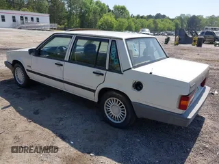 1991 Volvo 740 z VIN YV1FA8842M2506866, wystawiony jako IAAI lot #42076046 z przebiegiem 126 781 mil mil oraz . Historia ofert i sprzedaży dostępna na DreamBid. Obrazek 3.