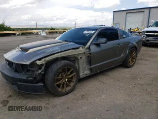 2005 Ford Mustang GT Deluxe z VIN 1ZVHT82H355259178, wystawiony jako Copart lot #55663555 z przebiegiem 194 211 mil mil oraz Szkoda całkowita • Salvage title. Historia ofert i sprzedaży dostępna na DreamBid. Obrazek 1.