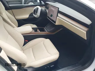 2021 Tesla Model S Plaid z VIN 5YJSA1E62MF452838, wystawiony jako IAAI lot #42726183 z przebiegiem 21 725 mil mil oraz . Historia ofert i sprzedaży dostępna na DreamBid. Obrazek 5.