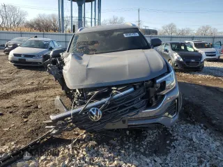 2024 Volkswagen Atlas SEL Premium R-Line z VIN 1V2FE2CA4RC251030, wystawiony jako Copart lot #48565785 z przebiegiem 8 917 mil mil oraz Szkoda całkowita • Salvage title. Historia ofert i sprzedaży dostępna na DreamBid. Obrazek 5.