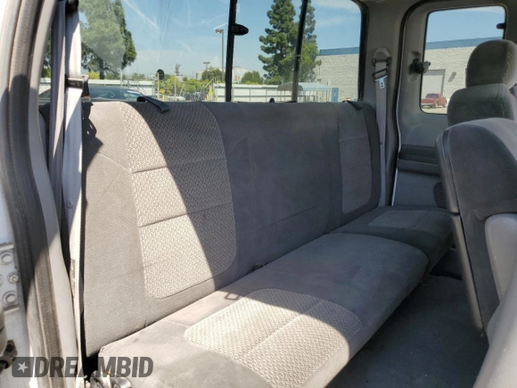 2002 Ford F-250 XL с VIN 1FTNX21F12EA20666, выставлен на аукционе Copart как лот 52757205 с пробегом 251 257 миль миль и Списание • Salvage title. История ставок и продаж доступна на DreamBid. Изображение 10.