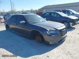 2016 Chrysler 300 with VIN 2C3CCAGG8GH191481, listed as a IAAI auction lot 41908050 with 174,575 mi miles. Bid and sale history available at carsss.com. Image 1.