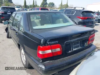 2000 Volvo S70 с VIN YV1LS56D1Y2662615, выставлен на аукционе IAAI как лот 41622599 с пробегом 269 328 миль миль и . История ставок и продаж доступна на DreamBid. Изображение 3.