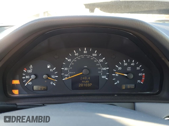 2000 Mercedes-Benz E-Class AWD with VIN WDBJF82G1YX028712, listed as a Copart auction lot 43983315 with 201,037 mi miles and Salvage Title. Bid and sale history available at carsss.com. Image 9.