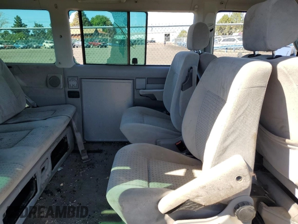 2000 Volkswagen EuroVan с VIN WV2MH4701YH133906, выставлен на аукционе Copart как лот 72370794 с пробегом Не указан миль и Чистый • Clean title. История ставок и продаж доступна на DreamBid. Изображение 11.