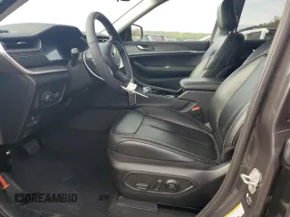 2023 Jeep Grand Cherokee Limited с VIN 1C4RJKBG4P8840711, выставлен на аукционе Copart как лот 69514574 с пробегом 8 045 миль миль и Списание • Salvage title. История ставок и продаж доступна на DreamBid. Изображение 7.