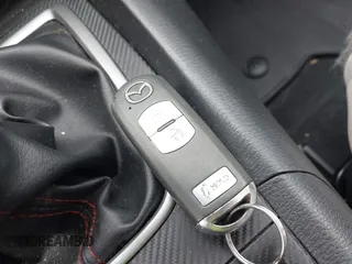2014 Mazda 3 i Touring z VIN JM1BM1L73E1100378, wystawiony jako IAAI lot #42069396 z przebiegiem 91 973 mil mil oraz . Historia ofert i sprzedaży dostępna na DreamBid. Obrazek 11.