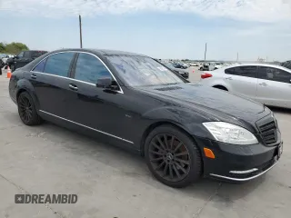 2010 Mercedes-Benz S 400 with VIN WDDNG9FB3AA301975, listed as a Copart auction lot 68335744 with 72,948 mi miles and Salvage Title. Bid and sale history available at DreamBid. Image 4.