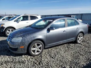 2007 Volkswagen Jetta Wolfsburg Edition z VIN 3VWEG71K97M080414, wystawiony jako Copart lot #45694515 z przebiegiem 131 022 mil mil oraz Szkoda całkowita • Salvage title. Historia ofert i sprzedaży dostępna na DreamBid. Obrazek 1.