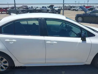 2025 Toyota Corolla LE z VIN 5YFB4MDE0SP287827, wystawiony jako IAAI lot #42495435 z przebiegiem 7 062 mil mil oraz . Historia ofert i sprzedaży dostępna na DreamBid. Obrazek 13.