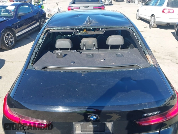 2019 BMW 3 Series 330i z VIN 3MW5R1J59K8A05747, wystawiony jako IAAI lot #41370074 z przebiegiem 28 371 mil mil oraz . Historia ofert i sprzedaży dostępna na DreamBid. Obrazek 6.