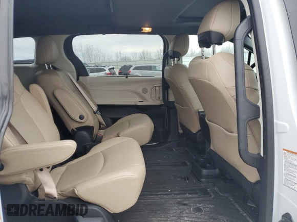 2024 Toyota Sienna XLE with VIN 5TDYSKFC5RS141621, listed as a Copart auction lot 44435555 with 12,971 mi miles and Clean Title. Bid and sale history available at DreamBid. Image 11.