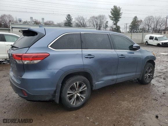 2018 Toyota Highlander LE with VIN 5TDBZRFH8JS887099, listed as a Copart auction lot 50317985 with 113,574 mi miles and Salvage Title. Bid and sale history available at carsss.com. Image 3.