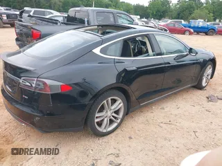 2014 Tesla Model S 60 z VIN 5YJSA1H10EFP34137, wystawiony jako IAAI lot #42311565 z przebiegiem Nie podano mil oraz . Historia ofert i sprzedaży dostępna na DreamBid. Obrazek 4.