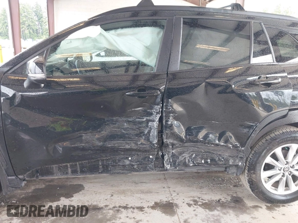 2023 Toyota Corolla Cross LE z VIN 7MUCAABG9PV051438, wystawiony jako IAAI lot #42538566 z przebiegiem 82 437 mil mil oraz . Historia ofert i sprzedaży dostępna na DreamBid. Obrazek 6.