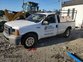 2005 Ford F-250 XL z VIN 1FTNF20525EA85185, wystawiony jako Copart lot #75959404 z przebiegiem 261 802 mil mil oraz Czysty tytuł • Clean title. Historia ofert i sprzedaży dostępna na DreamBid. Obrazek 1.