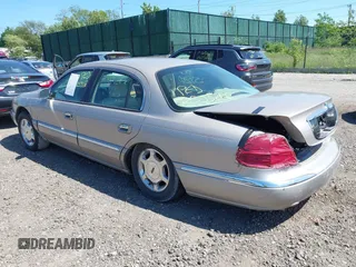 2001 Lincoln Continental z VIN 1LNHM97V31Y638576, wystawiony jako IAAI lot #42305531 z przebiegiem Nie podano mil oraz . Historia ofert i sprzedaży dostępna na DreamBid. Obrazek 3.