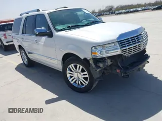 2010 Lincoln Navigator z VIN 5LMJJ2H56AEJ10982, wystawiony jako IAAI lot #41719330 z przebiegiem 132 832 mil mil oraz . Historia ofert i sprzedaży dostępna na DreamBid. Obrazek 1.