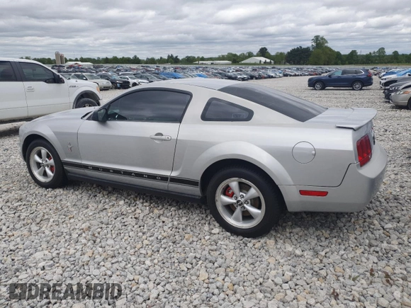 2007 Ford Mustang Deluxe z VIN 1ZVFT80N275364703, wystawiony jako Copart lot #56668525 z przebiegiem 183 132 mil mil oraz Czysty tytuł • Clean title. Historia ofert i sprzedaży dostępna na DreamBid. Obrazek 2.