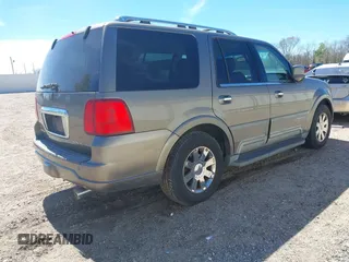 2003 Lincoln Navigator Ultimate with VIN 5LMFU27R43LJ47108, listed as a IAAI auction lot 41711964 with 127,250 mi miles. Bid and sale history available at carsss.com. Image 4.