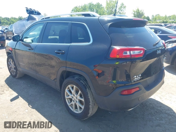 2017 Jeep Cherokee Latitude z VIN 1C4PJMCS4HW582693, wystawiony jako IAAI lot #42642337 z przebiegiem 49 839 mil mil oraz . Historia ofert i sprzedaży dostępna na DreamBid. Obrazek 3.