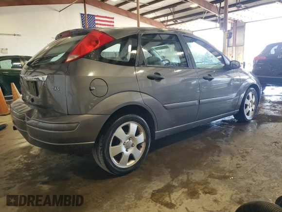 2002 Ford Focus ZX5 z VIN 3FAFP37352R180981, wystawiony jako Copart lot #55856125 z przebiegiem 59 785 mil mil oraz Szkoda całkowita • Salvage title. Historia ofert i sprzedaży dostępna na DreamBid. Obrazek 3.