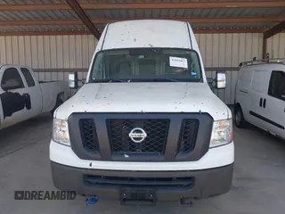 2018 Nissan NV Cargo SV z VIN 1N6AF0LYXJN809818, wystawiony jako IAAI lot #41882662 z przebiegiem 109 329 mil mil oraz . Historia ofert i sprzedaży dostępna na DreamBid. Obrazek 12.