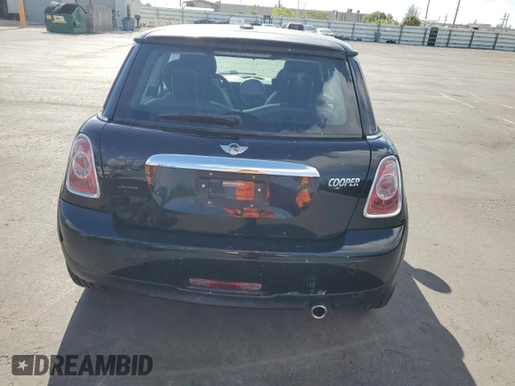 2011 MINI Hardtop with VIN WMWSU3C5XBT094683, listed as a Copart auction lot 61800205 with 51,732 mi miles and Clean title. Bid and sale history available at DreamBid. Image 6.