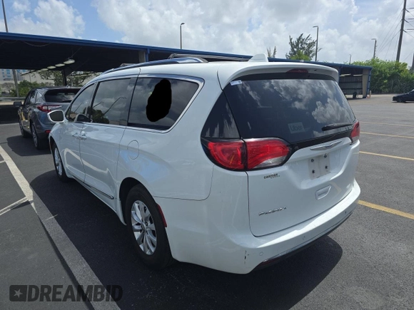 2019 Chrysler Pacifica Touring L с VIN 2C4RC1BG8KR537531, выставлен на аукционе Copart как лот 61310565 с пробегом 270 448 миль миль и Чистый • Clean title. История ставок и продаж доступна на DreamBid. Изображение 3.