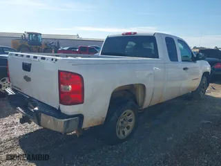 2008 Chevrolet Silverado 1500 LT w/1LT with VIN 2GCEC19C881269623, listed as a IAAI auction lot 41383949 with 431,928 mi miles. Bid and sale history available at carsss.com. Image 4.