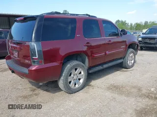 2008 GMC Yukon SLT w/4SB with VIN 1GKFC13078R269756, listed as a IAAI auction lot 41900821 with 275,343 mi miles. Bid and sale history available at carsss.com. Image 4.