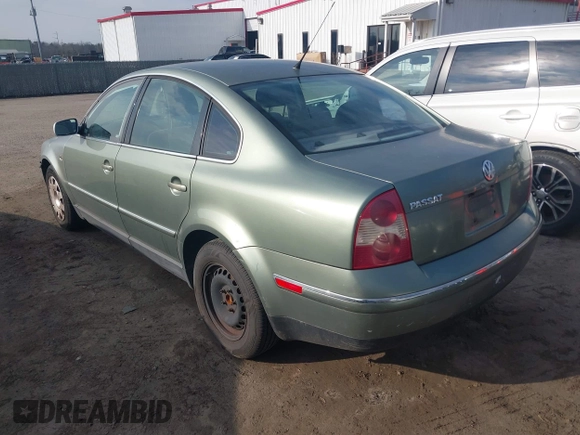 2002 Volkswagen Passat z VIN WVWPD23B42P070347, wystawiony jako IAAI lot #41546173 z przebiegiem 303 916 mil mil oraz . Historia ofert i sprzedaży dostępna na DreamBid. Obrazek 3.