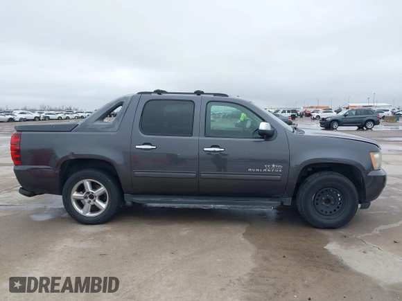 2011 Chevrolet Avalanche LS with VIN 3GNMCEE06BG129154, listed as a IAAI auction lot 41524963 with 236,029 mi miles and . Bid and sale history available at DreamBid. Image 13.