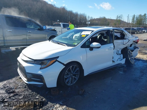 2020 Toyota Corolla XSE with VIN 5YFT4RCE0LP013399, listed as a IAAI auction lot 40812966 with 132,075 mi miles. Bid and sale history available at carsss.com. Image 2.